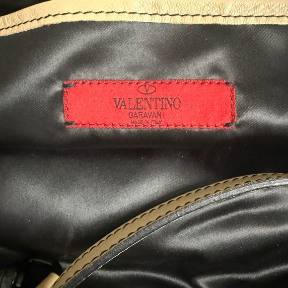 Valentino Garavani Beige Leather Rose Tote - Picture 15 of 16